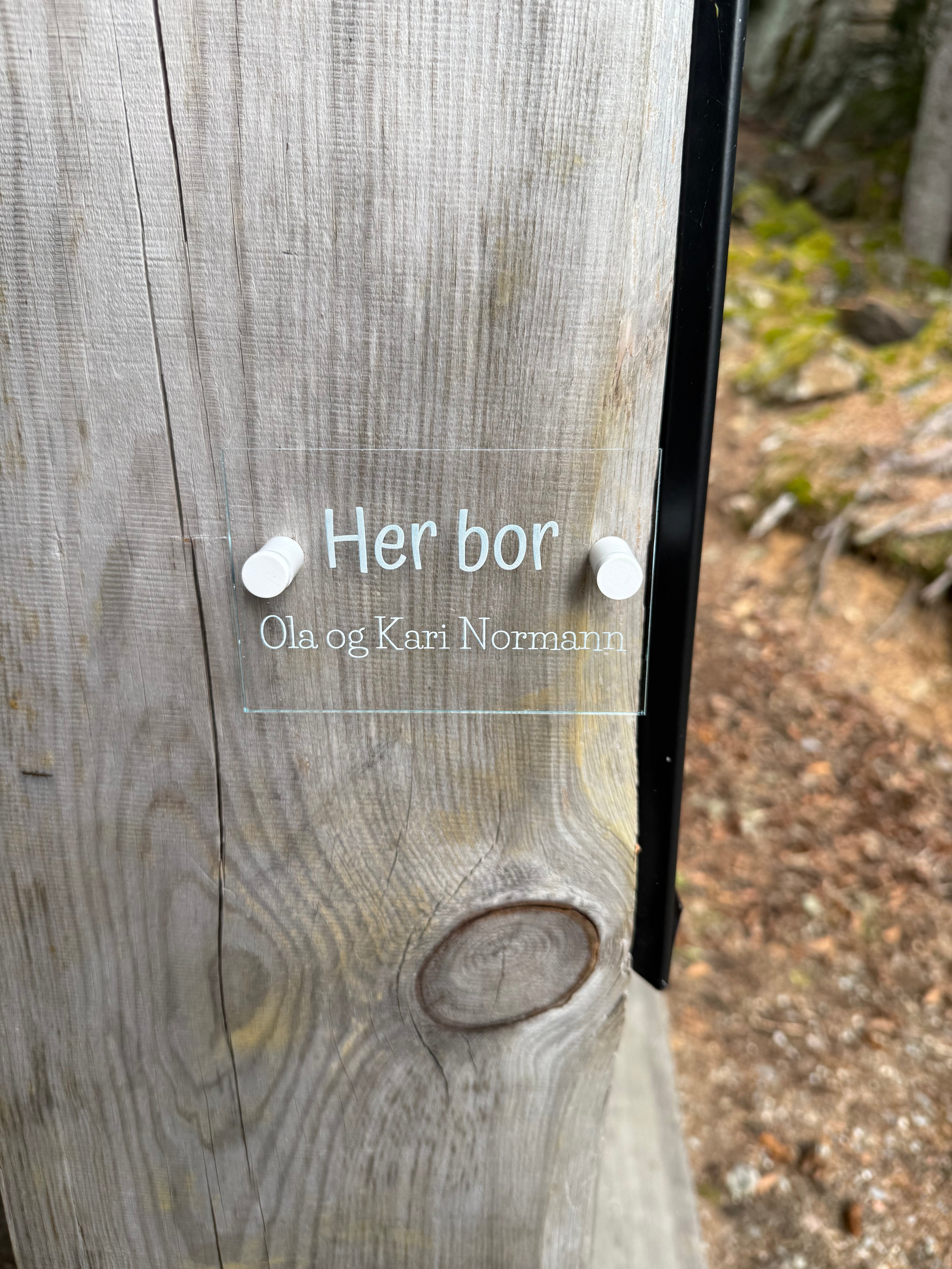 Dørskilt i akryl – 120×78 mm