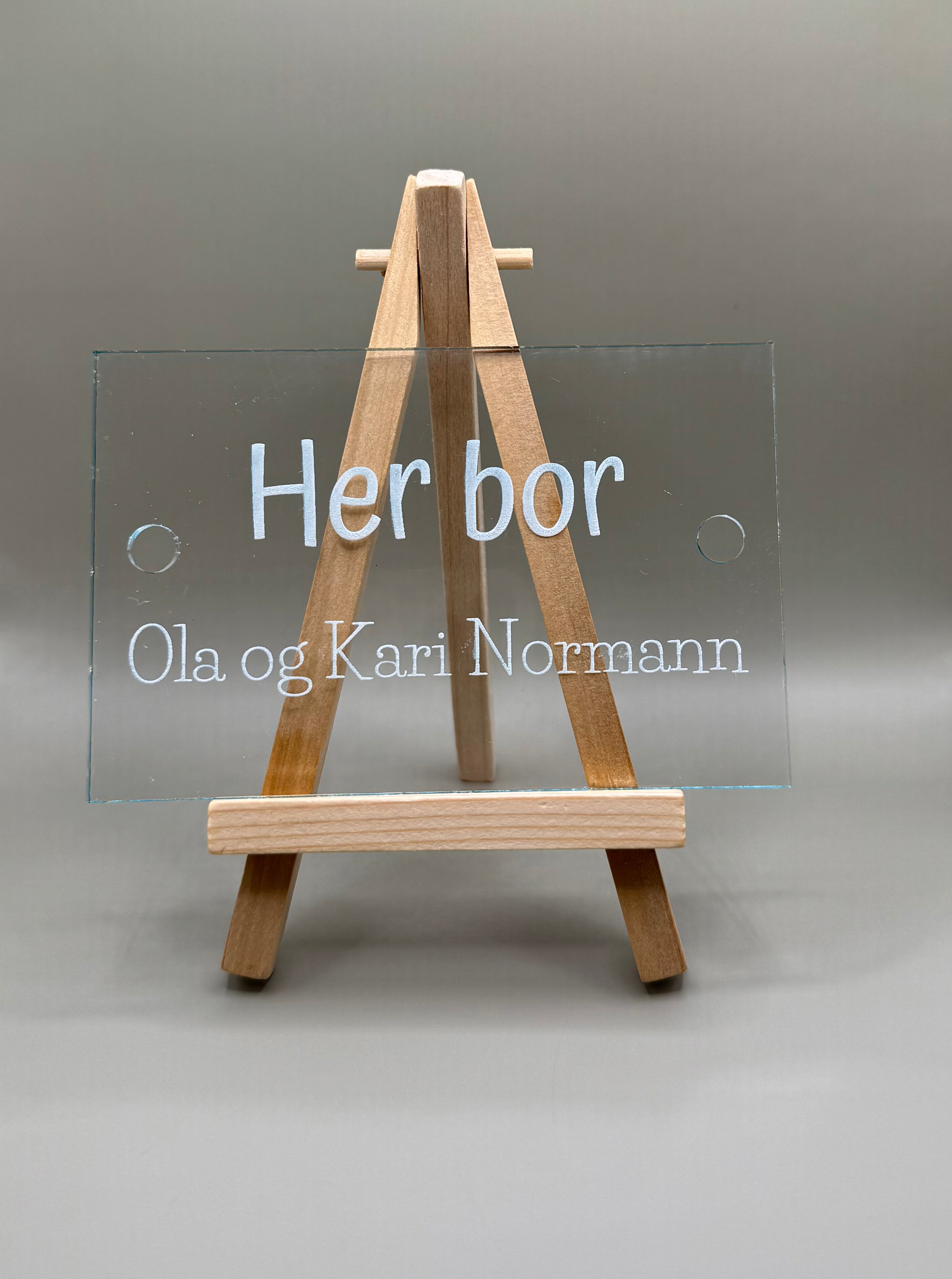 Dørskilt i akryl – 120×78 mm