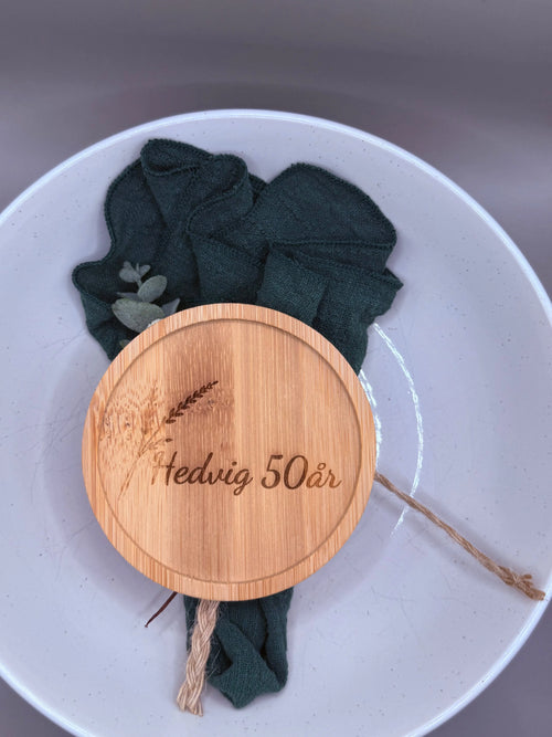 Drikkebrikker i bambus – 6pk med stativ - personlig tekst Inngravert.no