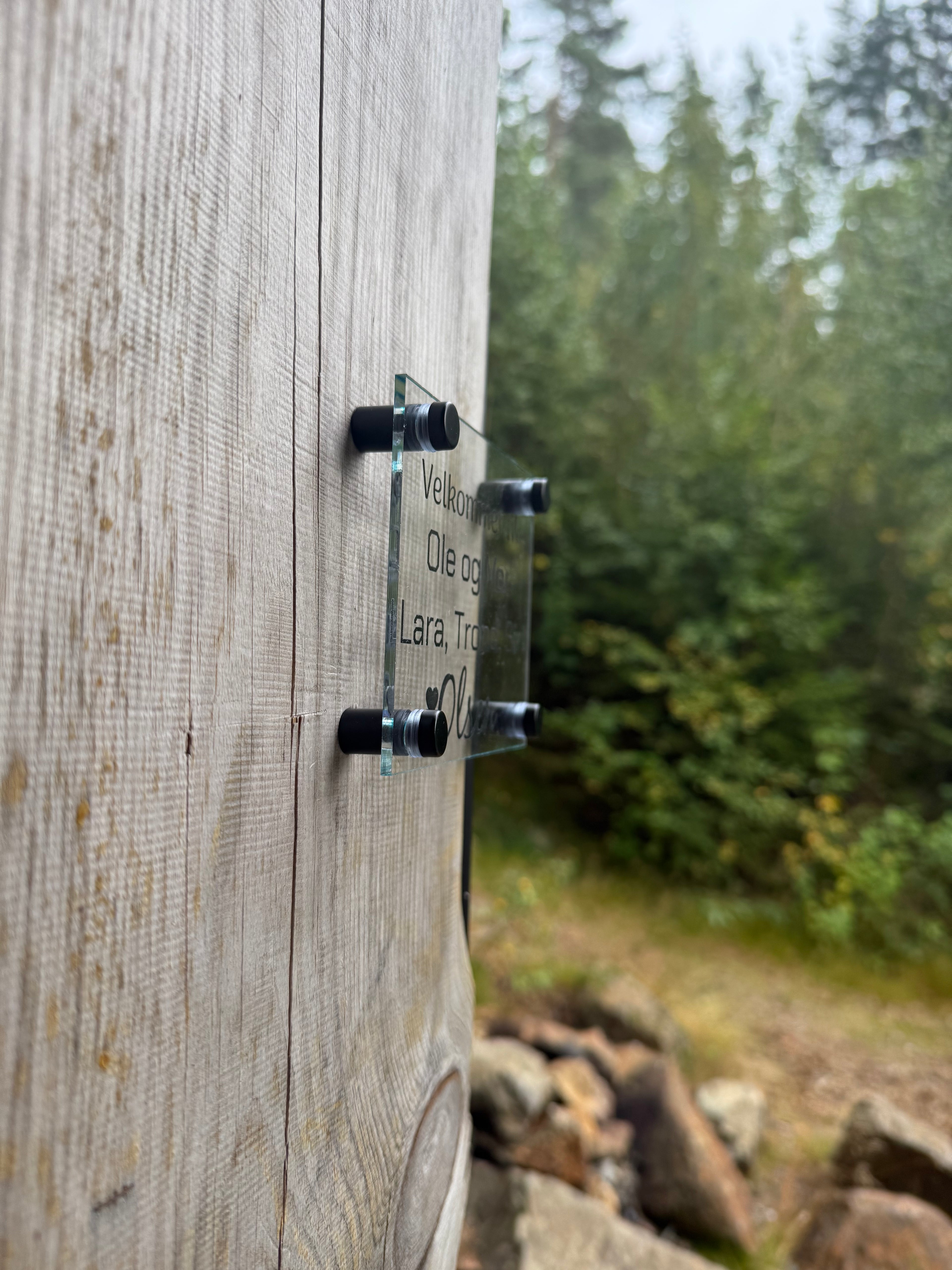 Avstandsstykker i børstet rustfritt stål