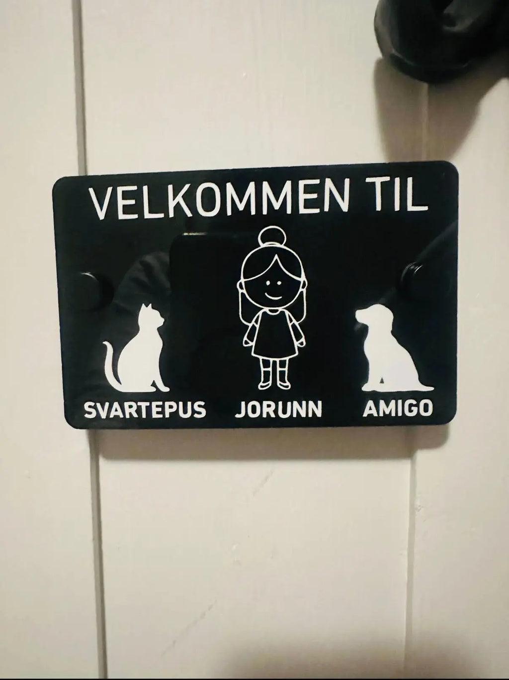 Dørskilt - design selv Inngravert.no