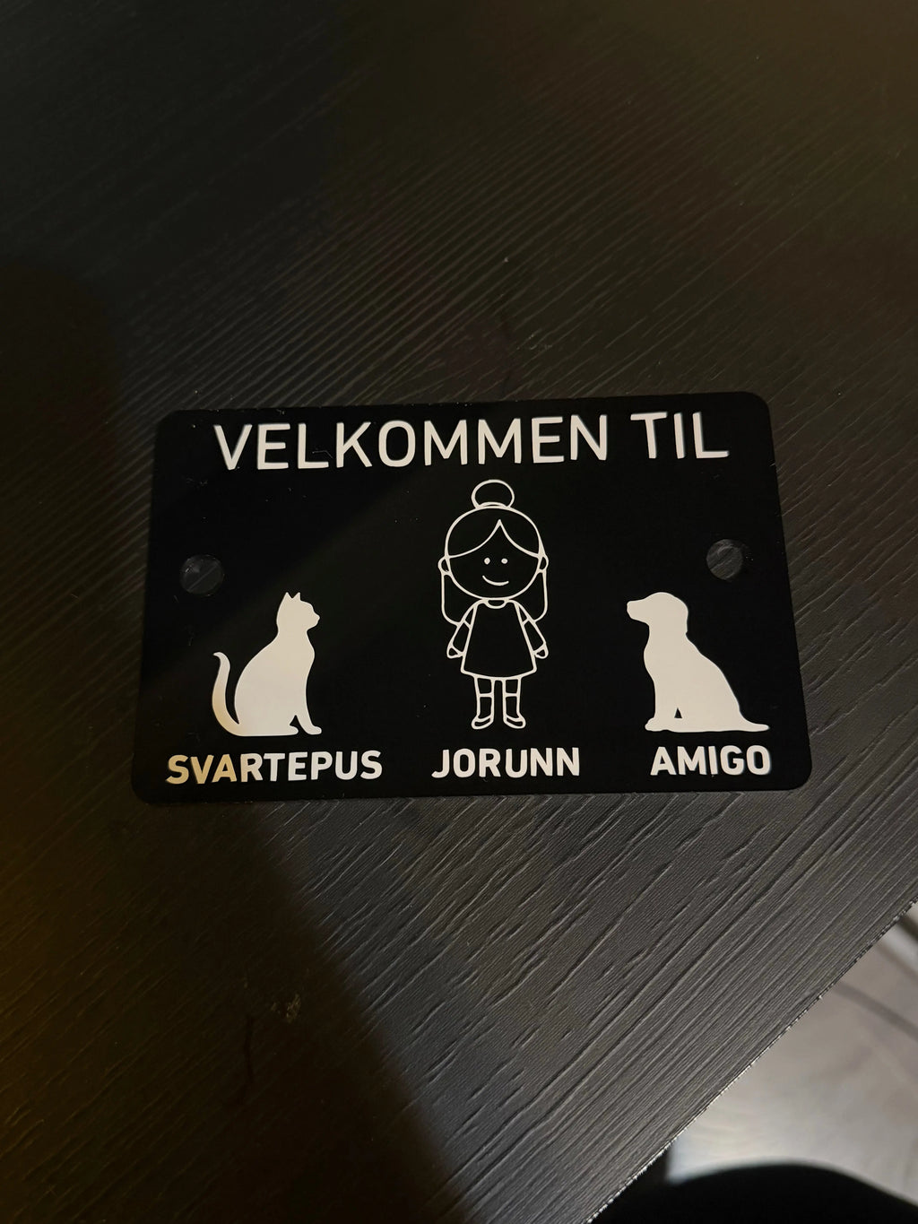 Dørskilt - design selv Inngravert.no